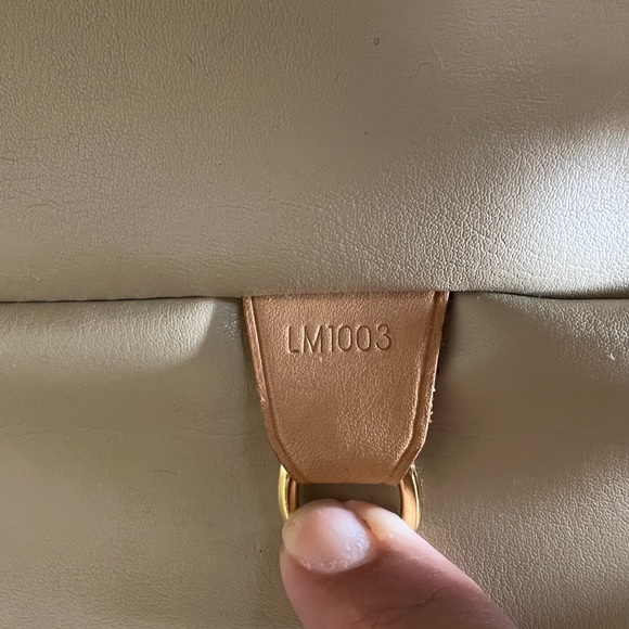 Louis Vuitton Houston Yellow Vernis Bag 🇪🇸 - Picture 7 of 13